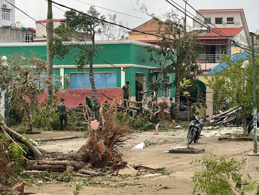 Sân vận động nơi tổ chức Lễ hội chọi trâu Đồ Sơn 2024 tan hoang sau bão số 3. Ảnh: Tuyên giáo Đồ Sơn
