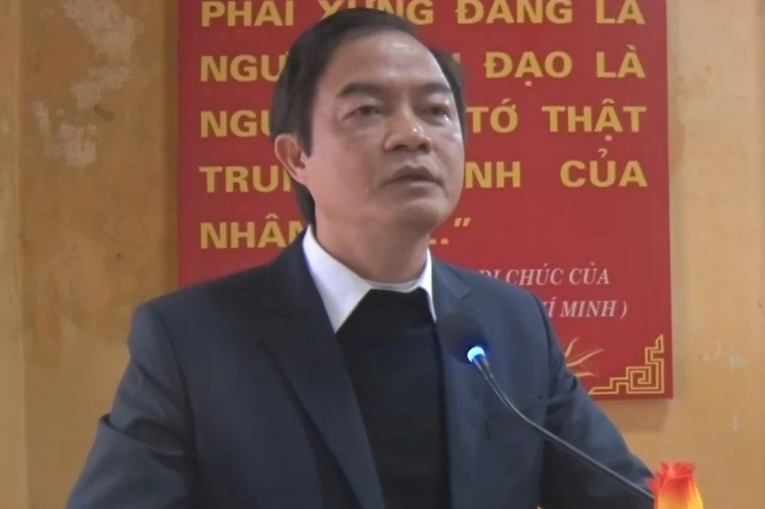 Ông Vũ Văn Hạnh, Phó Chủ tịch Thường trực UBND huyện Hưng Hà, Thái Bình bị bắt để điều tra về hành vi Thiếu trách nhiệm gây hậu quả nghiêm trọng