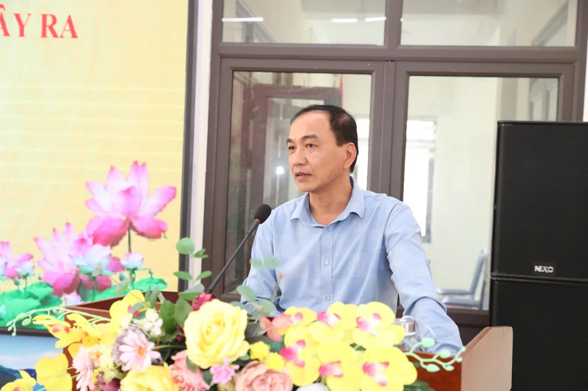 bao-phap-luat-tp-hcm-gui-qua-cua-ban-doc-den-nguoi-dan-xa-dong-xa-huyen-van-don-quang-ninh-7.jpg