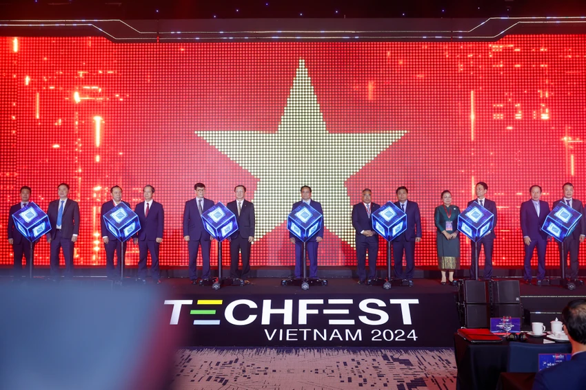 thu-tuong-pham-minh-chinh-khoi-nghiep-sang-tao-de-but-pha-vuot-qua-chinh-minh-de-vuon-xa-bay-cao-3.JPG