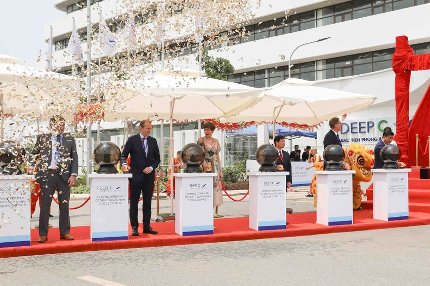 nha-vua-vuong-quoc-bi-du-le-khai-truong-to-hop-van-phong-dich-vu-kcn-bac-tien-phong-2.jpg