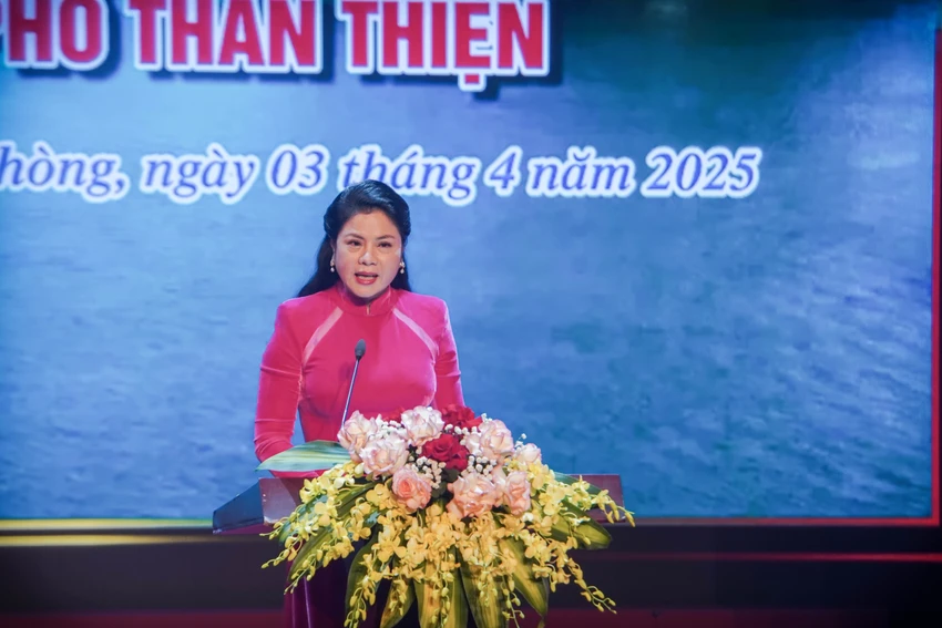 Giám đốc Sở Văn hóa Thể thao và Du lịch Hải Phòng Trần Thị Hoàng Mai phát động giải báo chí Vì một Hải Phòng phát triển” lần thứ 7. Ảnh: NS 