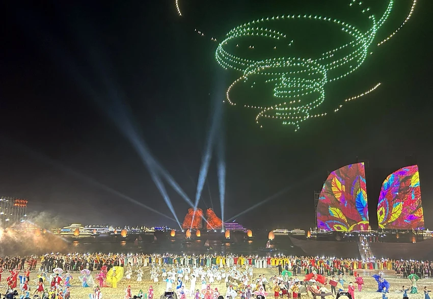 Carnaval Hạ Long là một trong những chương trình lớn nhất của tỉnh Quảng Ninh hàng năm để kích cầu du lịch. Ảnh: NS