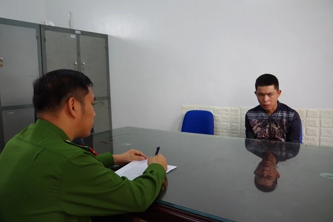 Đoàn Văn Nhật - kẻ cướp trang sức vàng của người phụ nữ đang dọn dẹp mộ cho chồng tại nghĩa trang. Ảnh: CAHD