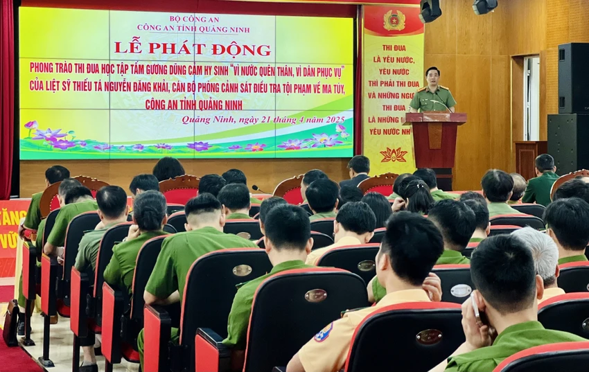 trao-gan-1-7-ti-dong-ho-tro-gia-dinh-liet-sy-nguyen-dang-khai-2.jpg