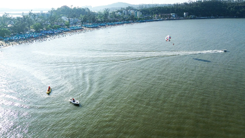hai-phong-bien-do-son-dong-nghet-nguoi-3-ngay-nghi-le-don-36-van-luot-khach-5.JPG