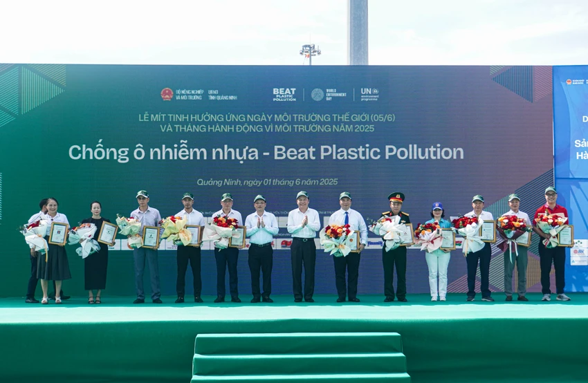 chung-tay-giam-thieu-rac-thai-nhua-lan-toa-loi-song-xanh-2.JPG