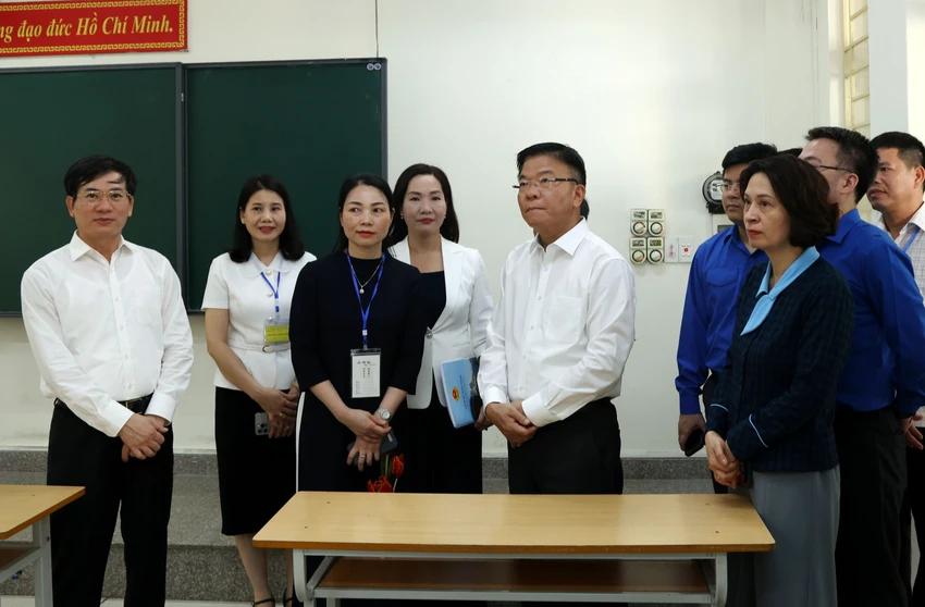 pho-thu-tuong-le-thanh-long-kiem-tra-viec-chuan-bi-ky-thi-tot-nghiep-tai-hai-phong-quang-ninh-1.png