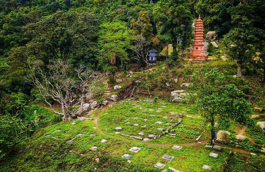 quan-the-di-tich-va-danh-thang-yen-tu-vinh-nghiem-con-son-kiep-bac-chinh-thuc-duoc-cong-nhan-la-di-san-the-gioi-2.jpg
