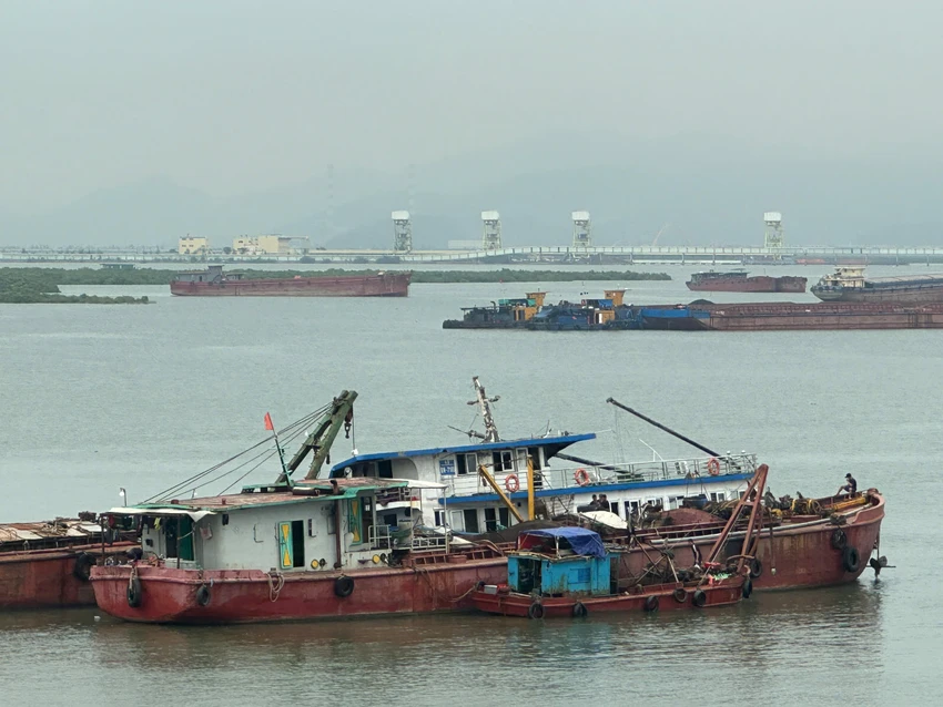 tiep-tuc-tim-kiem-4-nan-nhan-con-lai-trong-vu-viec-dam-tau-du-lich-tren-vinh-ha-long-3.jpg
