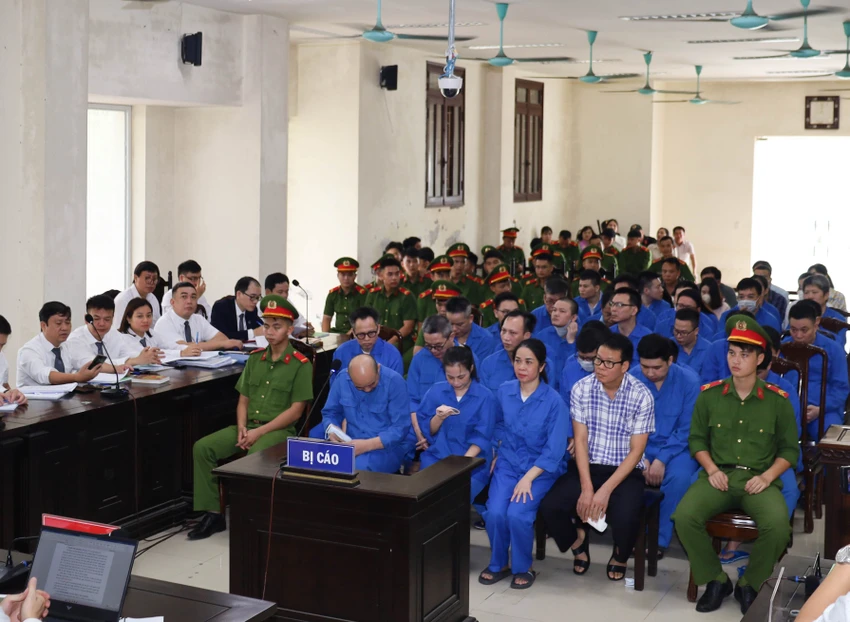 cuu-tong-bien-tap-tap-chi-moi-truong-va-do-thi-viet-nam-noi-loi-sau-cung-truoc-toa-1.JPG