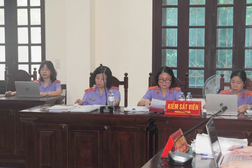 dang-xet-xu-vu-an-14-cuu-can-bo-hai-quan-hai-phong-tiep-tay-cho-buon-lau-trot-lot-1-800-ti-dong-2.JPG