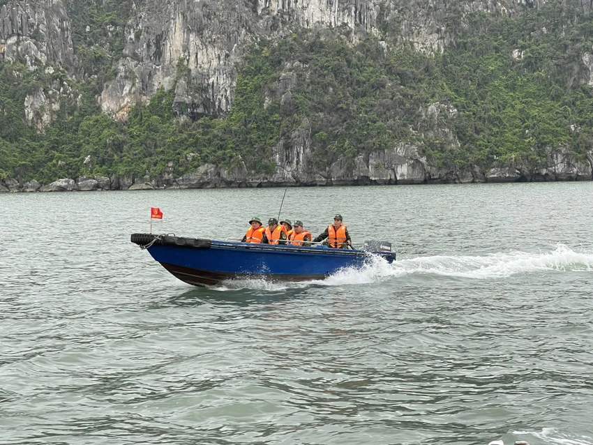 uang-ninh-tat-ca-cac-tau-du-lich-tren-vinh-ha-long-se-lap-dat-thiet-bi-thong-tin-lien-lac-va-dinh-vi-hang-hai2.jpg