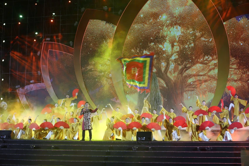 thu-tuong-pham-minh-chinh-moi-nguoi-dan-se-la-mot-dai-su-van-hoa-trong-lan-toa-hinh-anh-di-san-2.jpg