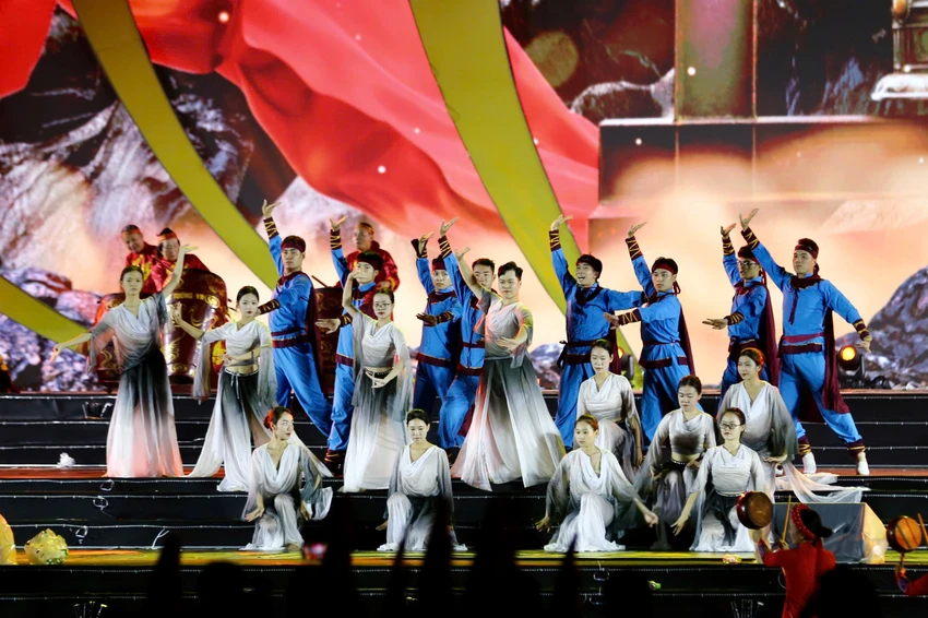 thu-tuong-pham-minh-chinh-moi-nguoi-dan-se-la-mot-dai-su-van-hoa-trong-lan-toa-hinh-anh-di-san-7.jpg