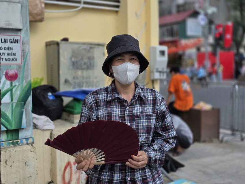ngoi-cho-truoc-2-ngay-de-doi-xem-le-dieu-binh-dieu-hanh-ky-niem-80-nam-quoc-khanh-5.jpg