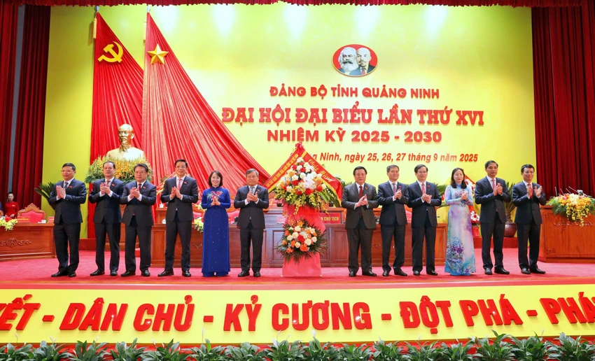 xay-dung-quang-ninh-xung-dang-la-mot-trong-nhung-trung-tam-phat-trien-nang-dong-toan-dien-phia-bac-va-ca-nuoc-1.jpg