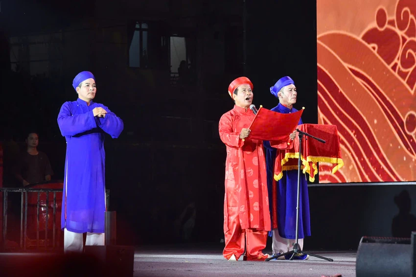 chu-tich-quoc-hoi-khoi-trong-khai-hoi-le-hoi-mua-thu-con-son-kiep-bac-nam-2025-3.jpg