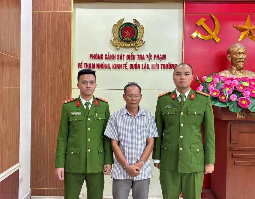 ong-an-quang-ninh-bat-ke-truy-na-dac-biet-nguy-hiem-co-1-tien-an-tron-truy-na-suot-8-nam-1.jpg