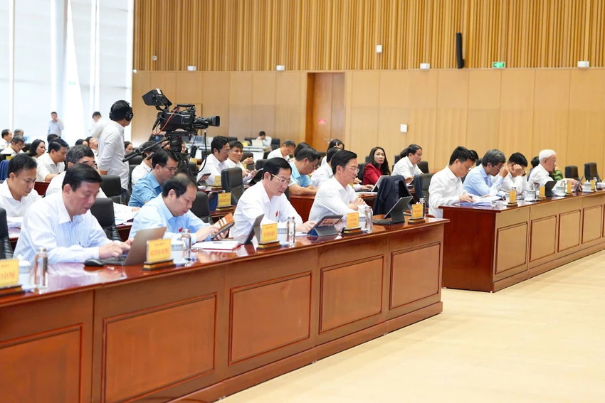 hai-phong-tiep-tuc-thong-qua-nghi-quyet-chi-thu-nhap-tang-them-cho-can-bo-cong-chuc-vien-chuc-p1.jpeg