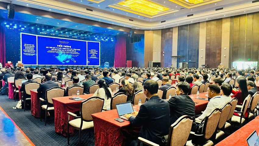 quang-ninh-trao-quyet-dinh-chu-truong-dau-tu-chung-nhan-dang-ky-dau-tu-cho-7-du-an-gia-tri-607-trieu-usd3.jpg