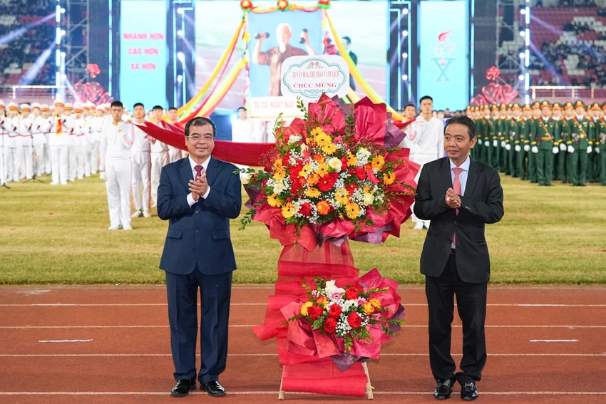 gan-10-nghin-nguoi-tham-du-khai-mac-dai-hoi-tdtt-tp-hai-phong-3.jpg