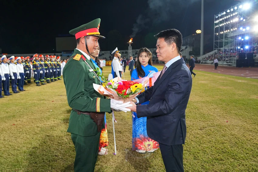 gan-10-nghin-nguoi-tham-du-khai-mac-dai-hoi-tdtt-tp-hai-phong-4.jpg