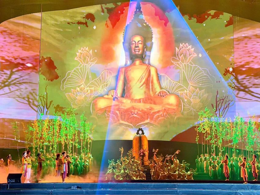 don-nhan-bang-unesco-ghi-danh-quan-the-di-tich-va-danh-thang-yen-tu-vinh-nghiem-con-son-kiep-bac-la-di-san-van-hoa-the-gioi-3.jpg