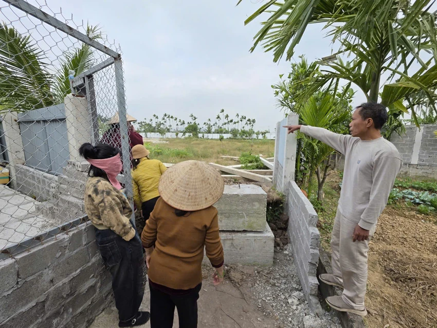 hai-phong-xac-minh-viec-mot-ho-dan-tu-y-chan-ngang-duong-noi-dong-ngan-dan-di-2.jpg