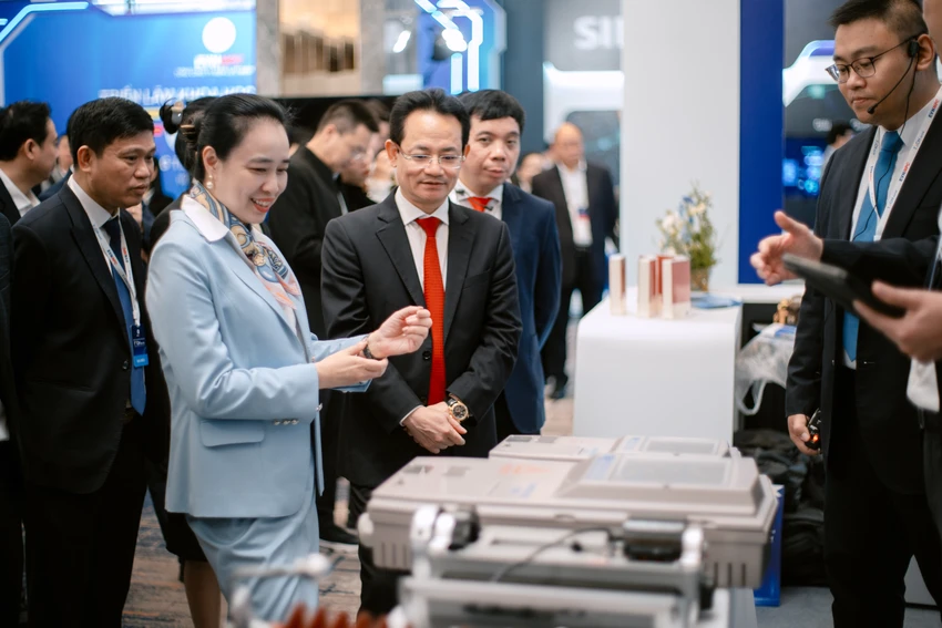 san-pham-giai-phap-khoa-hoc-cong-nghe-tieu-bieu-nganh-dien-duoc-trung-bay-tai-trien-lam-khoa-hoc-cong-nghe-techshow-evnnpc-2026-2.JPG
