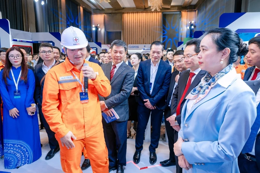 san-pham-giai-phap-khoa-hoc-cong-nghe-tieu-bieu-nganh-dien-duoc-trung-bay-tai-trien-lam-khoa-hoc-cong-nghe-techshow-evnnpc-2026-3.JPG
