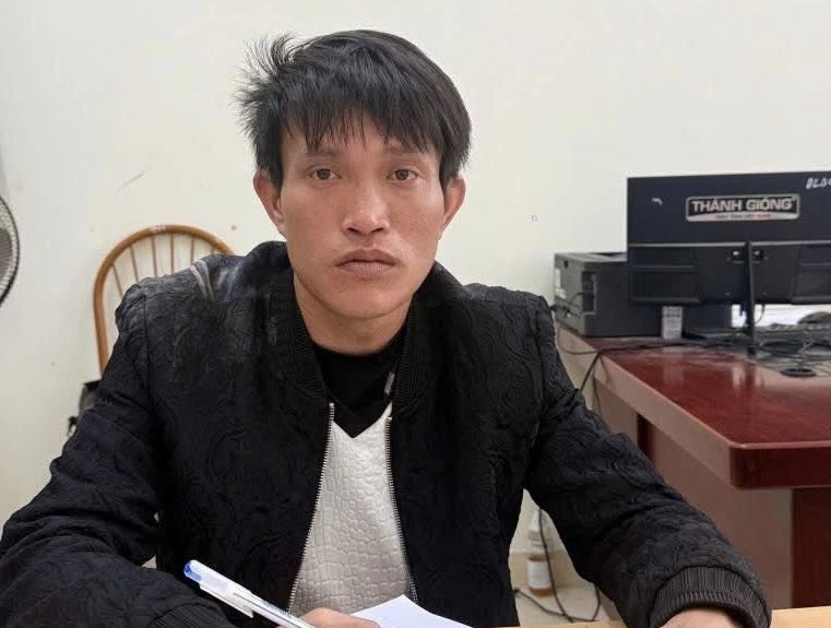 hai-phong-bat-thanh-nien-dot-2-xe-o-to-va-cua-chua-1.jpg