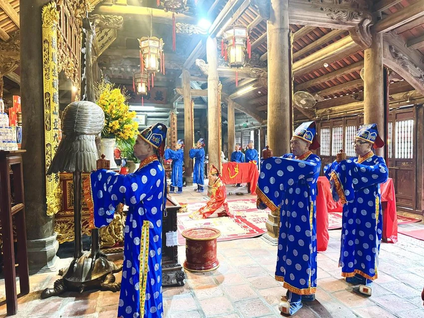 hai-phong-dang-huong-khai-hoi-mua-xuan-con-son-kiep-bac-nam-2026-3.jpg