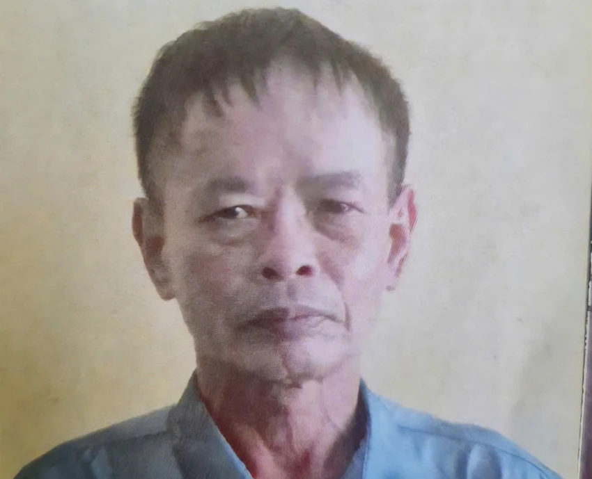nguoi-dan-ong-de-doa-cho-no-tung-tru-so-cong-an-xa-1.jpg