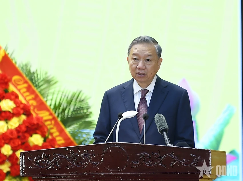 tong-bi-thu-chu-tich-nuoc-to-lam-trao-danh-hieu-anh-hung-luc-luong-vu-trang-nhan-dan-tang-quan-khu-3-2.jpg