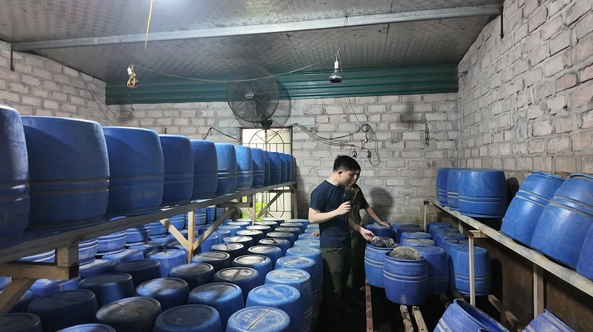 quang-ninh-cong-an-thu-giu-4-tan-gia-do-chua-chat-cam-2.jpg