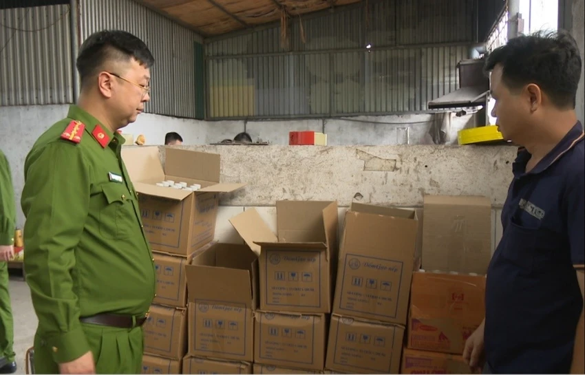 quang-ninh-bat-khan-cap-2-me-con-dung-axit-acetic-lam-dam-gia-2.jpg