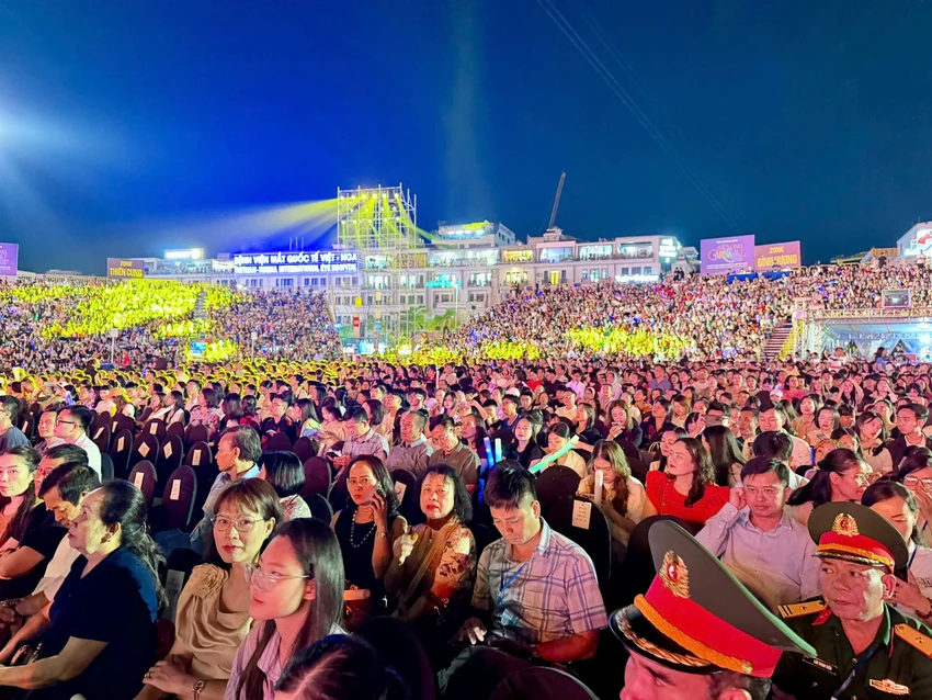 80-nghin-khan-gia-cung-hoa-nhip-voi-carnaval-ha-long-2026-3.jpg
