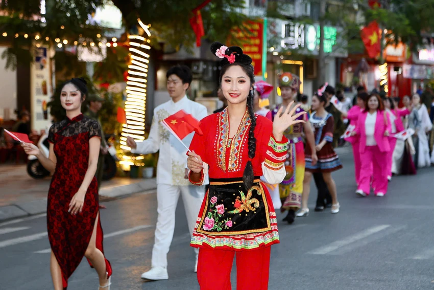 hai-phong-khai-mac-chuoi-hoat-dong-van-hoa-dac-sac-tai-dai-vuon-hoa-trung-tam-thanh-pho-2.jpg
