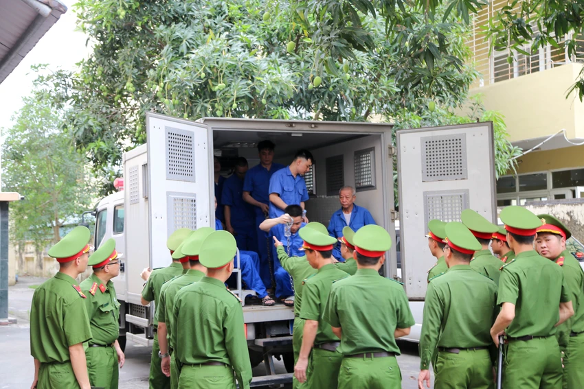 dang-xet-xu-bui-dinh-khanh-cung-dong-pham-1.JPG