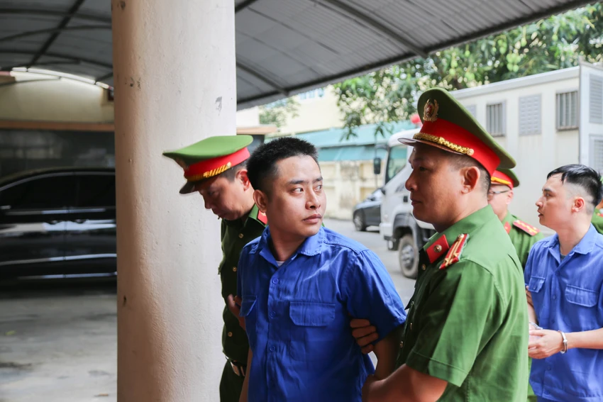 dang-xet-xu-bui-dinh-khanh-cung-dong-pham-2.JPG