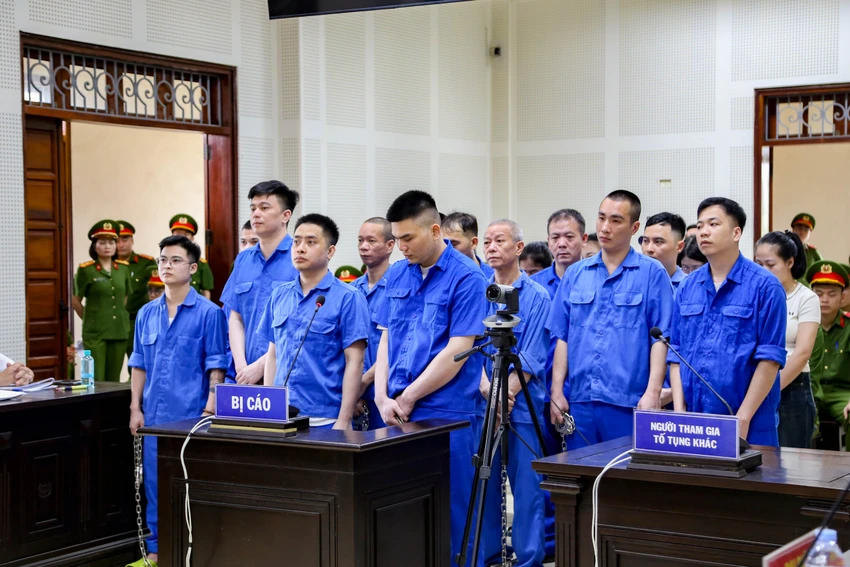 dang-xet-xu-bui-dinh-khanh-cung-dong-pham-5.JPG
