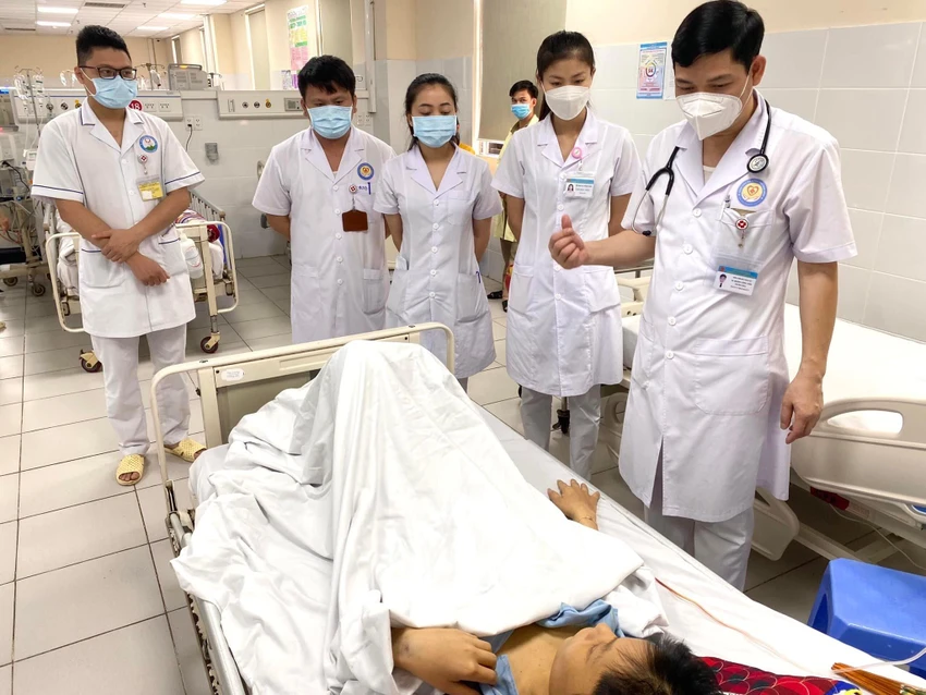Hiện các bệnh nhân ngộ độc lá du mại đã qua cơn nguy kịch. Ảnh: BS Hiện các bệnh nhân ngộ độc lá du mại đã qua cơn nguy kịch. Ảnh: BS