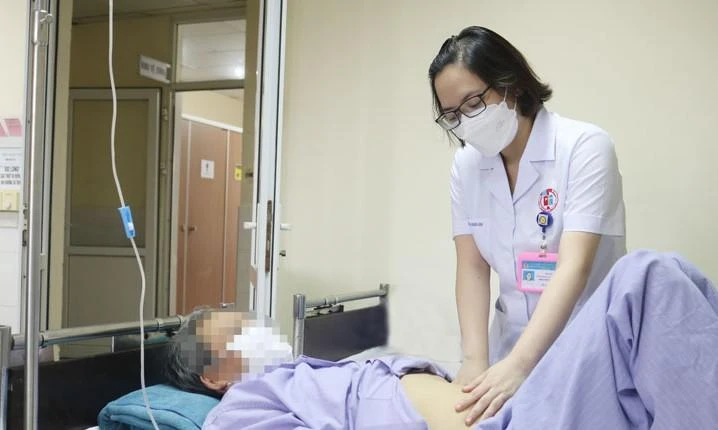 Bệnh nhân nhập viện với chỉ số men gan tăng rất cao gấp 30 - 50 lần chỉ số bình thường. Ảnh: BV Bệnh nhân nhập viện với chỉ số men gan tăng rất cao gấp 30 - 50 lần chỉ số bình thường. Ảnh: BV