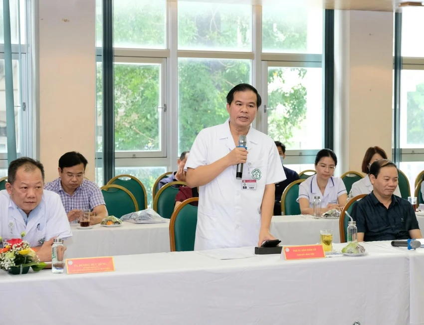 Giám đốc BV Bạch Mai Đào Xuân Cơ báo cáo tại buổi làm việc với quyền Bộ trưởng Bộ Y tế Đào Hồng Lan. Ảnh: Trần Minh Giám đốc BV Bạch Mai Đào Xuân Cơ báo cáo tại buổi làm việc với quyền Bộ trưởng Bộ Y tế Đào Hồng Lan. Ảnh: Trần Minh