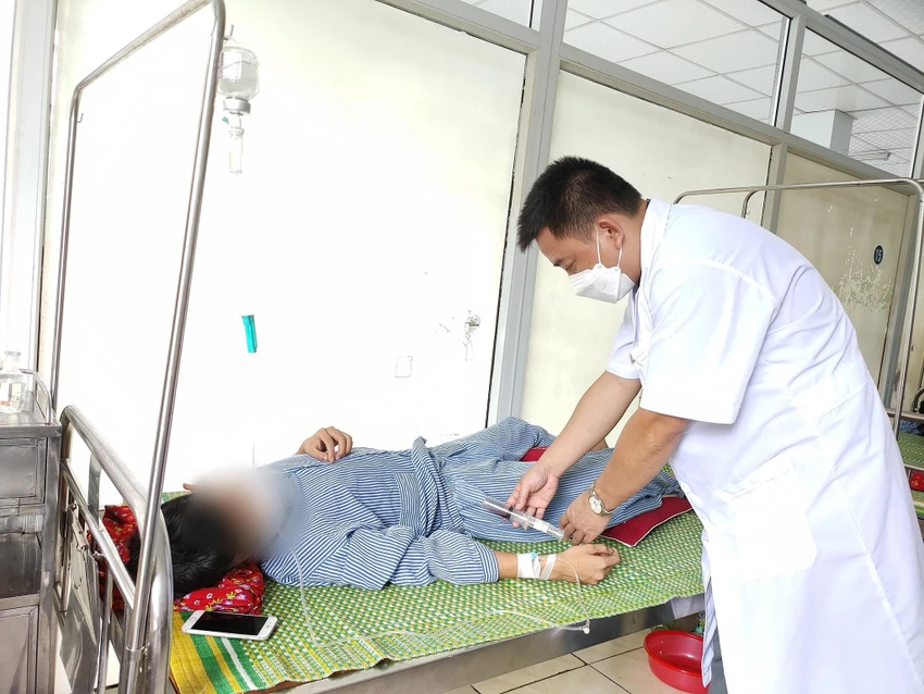 Sau 1 ngày phẫu thuật, bệnh nhân đã ổn định, đỡ đau nhiều. Sau 1 ngày phẫu thuật, bệnh nhân đã ổn định, đỡ đau nhiều.