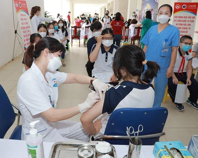 Ngay sau lễ phát động, tỉnh Vĩnh Phúc đã tổ chức tiêm chủng cho các học sinh Tiểu học, THCS và PTTH trên địa bàn tỉnh. Ngay sau lễ phát động, tỉnh Vĩnh Phúc đã tổ chức tiêm chủng cho các học sinh Tiểu học, THCS và PTTH trên địa bàn tỉnh.