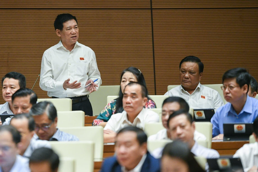 Bộ trưởng Bộ Tài chính Hồ Đức Phớc tại phiên chất vấn sáng 5-11. Bộ trưởng Bộ Tài chính Hồ Đức Phớc tại phiên chất vấn sáng 5-11.