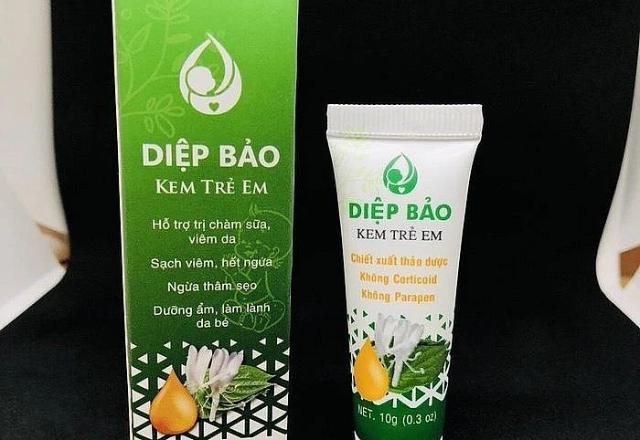 Cơ quan Quản lý thực phẩm và dược phẩm Hoa Kỳ (FDA) thông báo thu hồi sản phẩm kem Diệp Bảo bôi da trẻ em do phát hiện có chứa hàm lượng chì cao. Cơ quan Quản lý thực phẩm và dược phẩm Hoa Kỳ (FDA) thông báo thu hồi sản phẩm kem Diệp Bảo bôi da trẻ em do phát hiện có chứa hàm lượng chì cao.