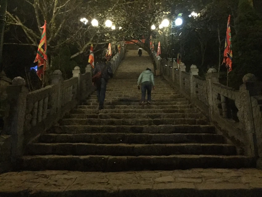 Hành hương lên Yên Tử lúc nửa đêm ảnh 2 Hành hương lên Yên Tử lúc nửa đêm ảnh 2